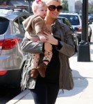 Pregnant Jessica Simpson And Her Family Stop For Mexican Food