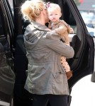Pregnant Jessica Simpson And Her Family Stop For Mexican Food