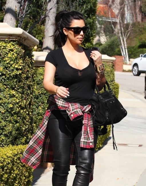 Semi-Exclusive... Pregnant Kim Kardashian Leaving Her Home