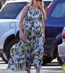 Semi-Exclusive... Pregnant Busy Philipps Dines In West Hollywood