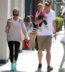 Chris Hemsworth & Family Out For Breakfast In Venice