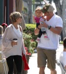 Chris Hemsworth & Family Out For Breakfast In Venice