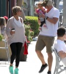 Chris Hemsworth & Family Out For Breakfast In Venice