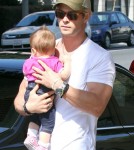 Chris Hemsworth & Family Out For Breakfast In Venice