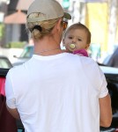 Chris Hemsworth & Family Out For Breakfast In Venice