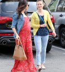 Pregnant Jenna Dewan Grabs A Smoothie At Earth Bar