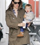 Jennifer Garner Takes Her Kids To Breakfast