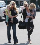 Pregnant Jessica Simpson & Family Shopping At Toys 'R' Us