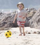 Naomi Watts & Family Enjoy A Day At The Beach