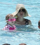 Bethenny Frankel Hangs At The Pool With Her Daughter