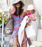 Bethenny Frankel Hangs At The Pool With Her Daughter