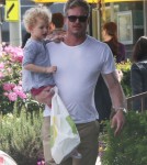 Exclusive... Eric Dane Stops For Lemonade With His Daughter