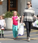 Jennifer Garner Takes Her Girls To The Farmers Market