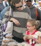 Jennifer Garner Takes Her Girls To The Farmers Market