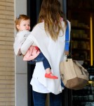 Jessica Alba Shops With Daughter Haven