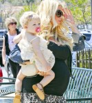 Jessica Simpson and Eric Take Maxwell To Seafood Lunch