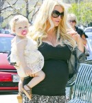 Jessica Simpson and Eric Take Maxwell To Seafood Lunch