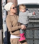 Pink & Family Enjoying Some Sightseeing In Amsterdam