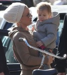 Pink & Family Enjoying Some Sightseeing In Amsterdam