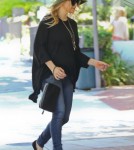 Pregnant Fergie Goes To Church
