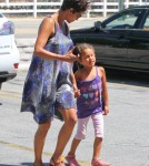 Pregnant Halle Berry Shopping With Nahla