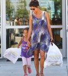 Pregnant Halle Berry Shopping With Nahla