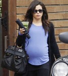 Pregnant Jenna Tatum Catches A Taxi