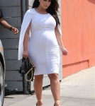 Pregnant Kim Kardashian Lunches With Her Mom