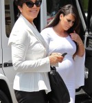 Pregnant Kim Kardashian Lunches With Her Mom