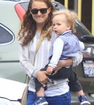 Semi-Exclusive... Natalie Portman Takes Aleph To A Community Center