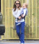 Semi-Exclusive... Natalie Portman Takes Aleph To A Community Center