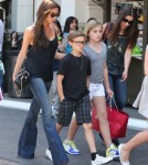 Victoria Beckham Shopping With Her Family At The Grove