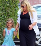 Semi-Exclusive... Pregnant Busy Philipps Takes Her Daughter To The Dentist