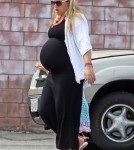 Semi-Exclusive... Pregnant Busy Philipps Takes Her Daughter To The Dentist