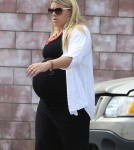 Semi-Exclusive... Pregnant Busy Philipps Takes Her Daughter To The Dentist
