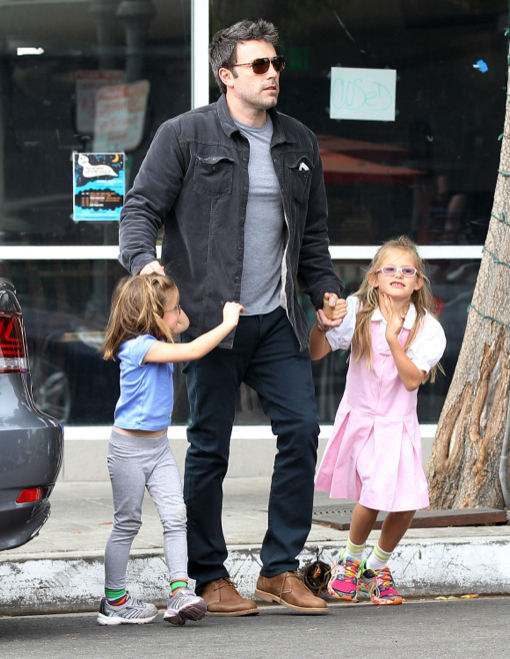 Ben Affleck Takes His Girls Out For Ice Cream After School 