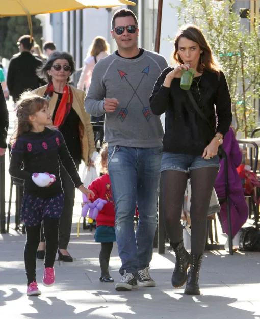 Jessica Alba & Family Spend The Day At The Park