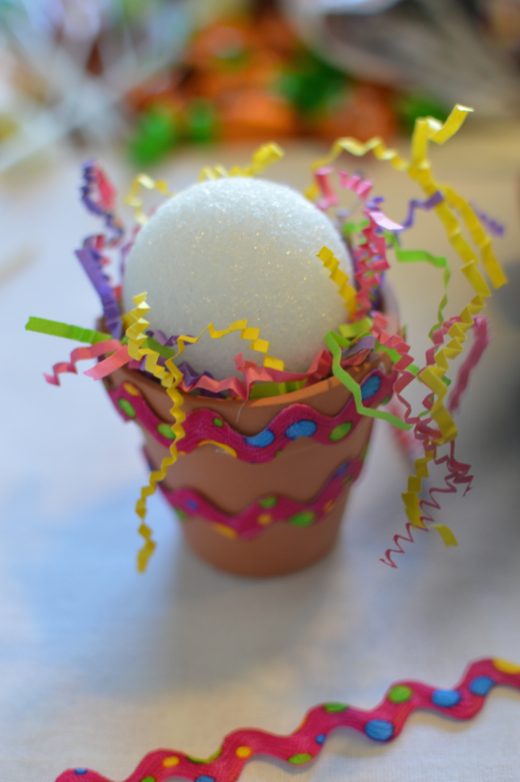 Easter Lollipop Pot - Looking for a fun alternative to the traditional gift Basket this Easter holiday? Try making this cute lollipop pot.  Just as festive as the traditional Easter basket, the pot is a perfect for kids and can also act as a decoration.  After all the candies are gone, reuse the pot to plant small herb for the kitchen 