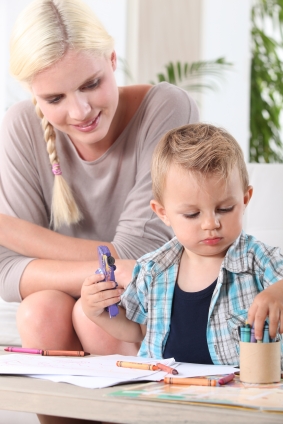 toddler-coloring-with-mom