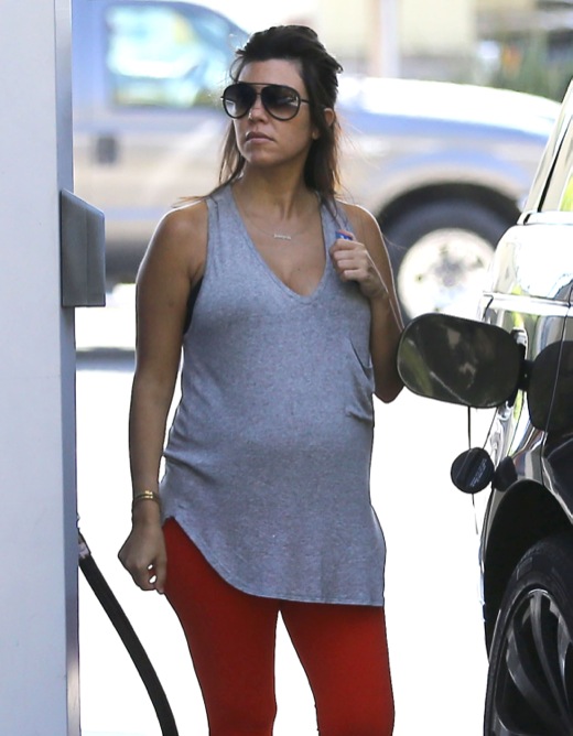kourtney kardashian pregnant gas getting leggings exclusive angeles los bump station workout september wear gotceleb