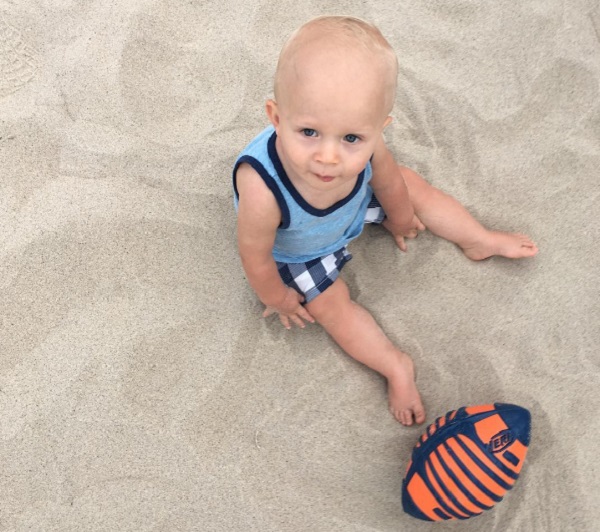 Alec Baldwin Bonds With Baby Rafael At The Beach | Celeb ...