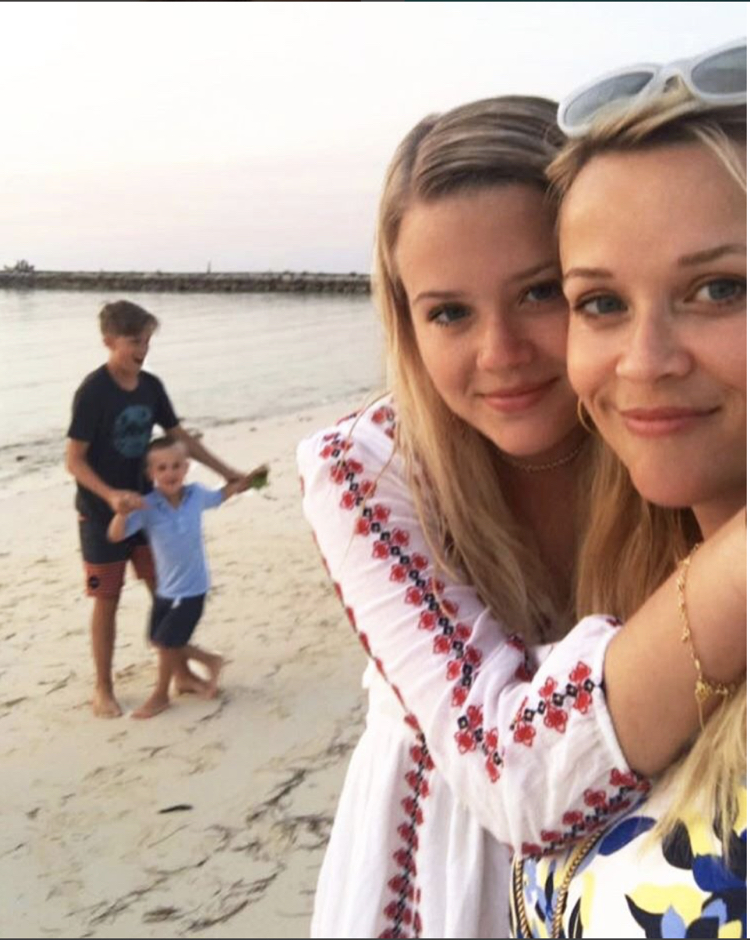 Reese Witherspoon's Cali Beach Day With Family