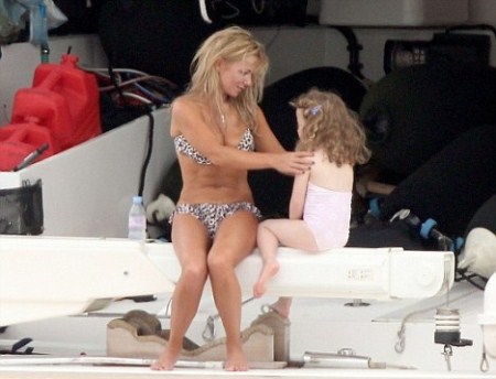 Geri Halliwell With Her Daughter in the South of France