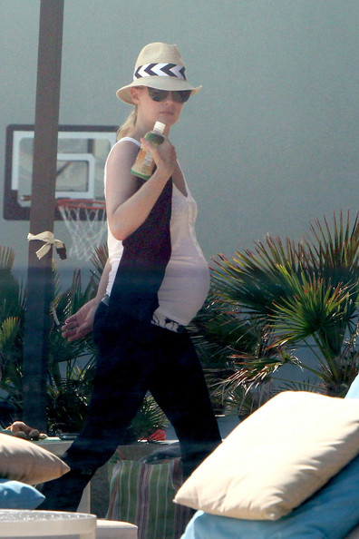 January Jones in Workout Clothes Showing off Her Bump