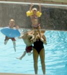 Britney Spears' Children and Jamie Lynn Spears' Daughter Play In The Pool - Photos