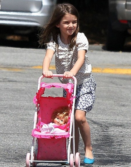 Katie Holmes and Suri Cruise at Brentwood Country Mart