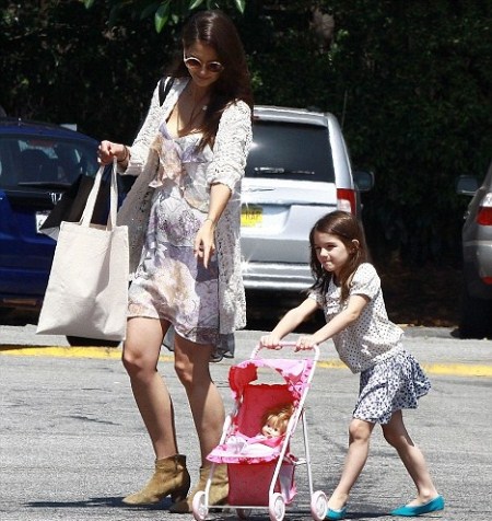 Katie Holmes and Suri Cruise at Brentwood Country Mart