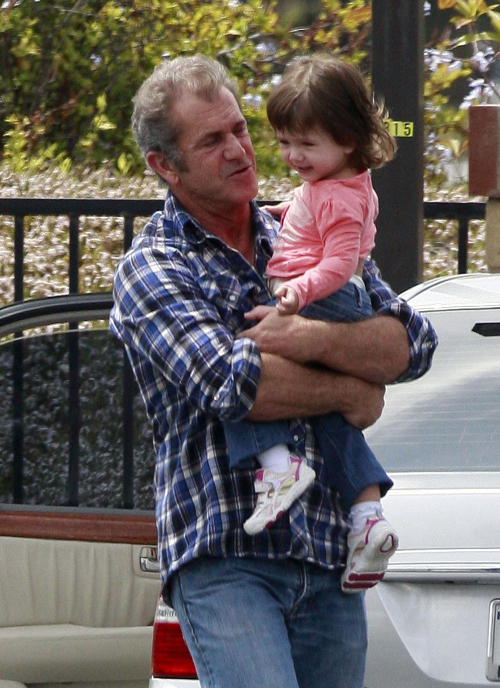 Mel Gibson And Oksana Reach Custody Agreement!