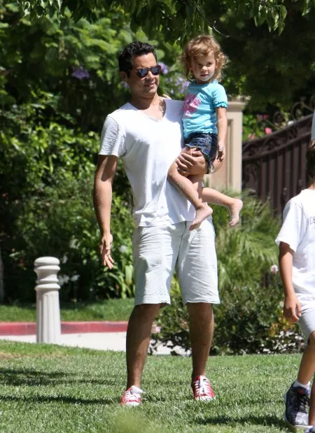 Cash Warren Has a Father-Daughter Day With Honor