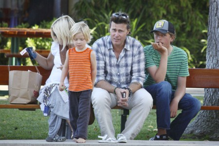 i Spelling and her hubbie Dean McDermott take their kids Liam and Stella to a playground in Cross Creek, Malibu